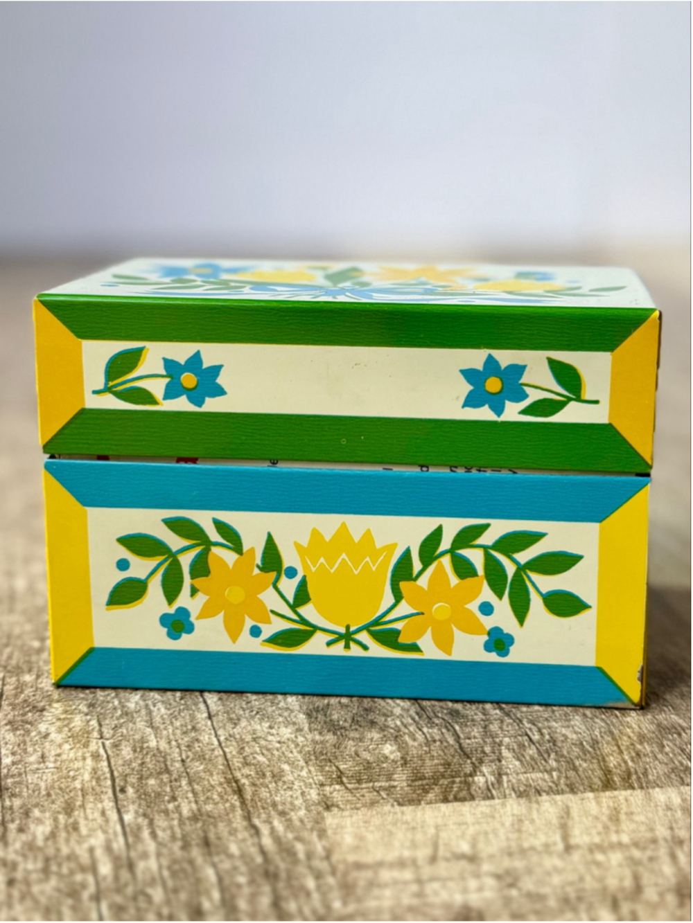 Vintage Syndicate Mfg Metal Recipe Box Tin Floral Pennsylvania Dutch Loaded Reci